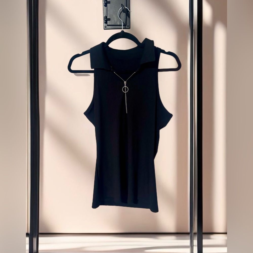 Sleeveless Tank Top with O-Ring Zipper